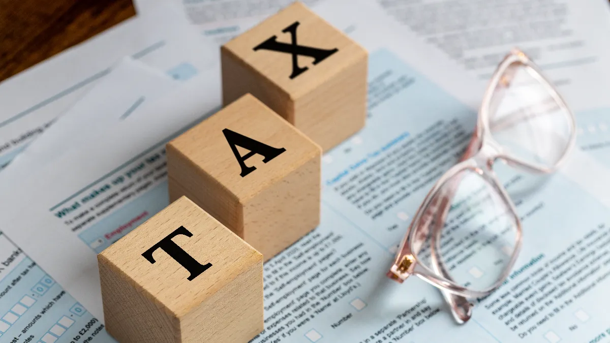 How much tax do you pay on a second job in the UK?